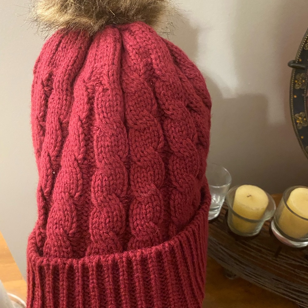 🎀 Women’s  OSFM Wine Cable Knit Pom-Pom Hat
